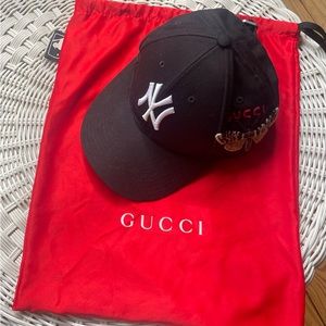 gucci ny yankees embroidered butterfly baseball cap